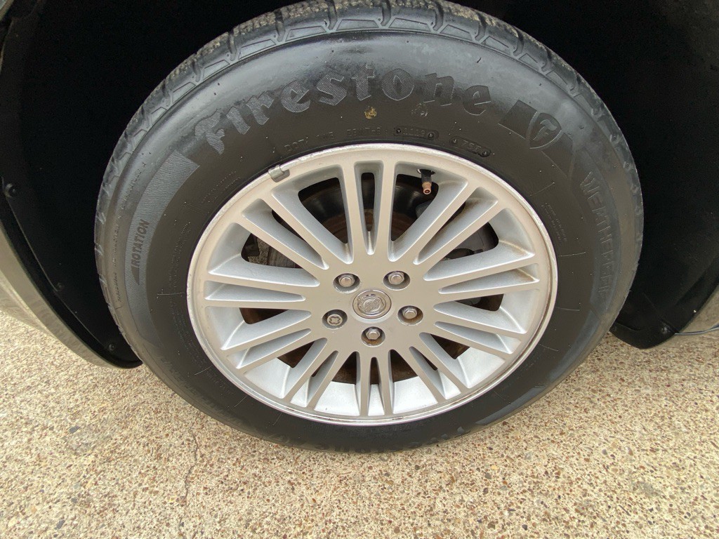 2010 Chrysler 300 Image 30