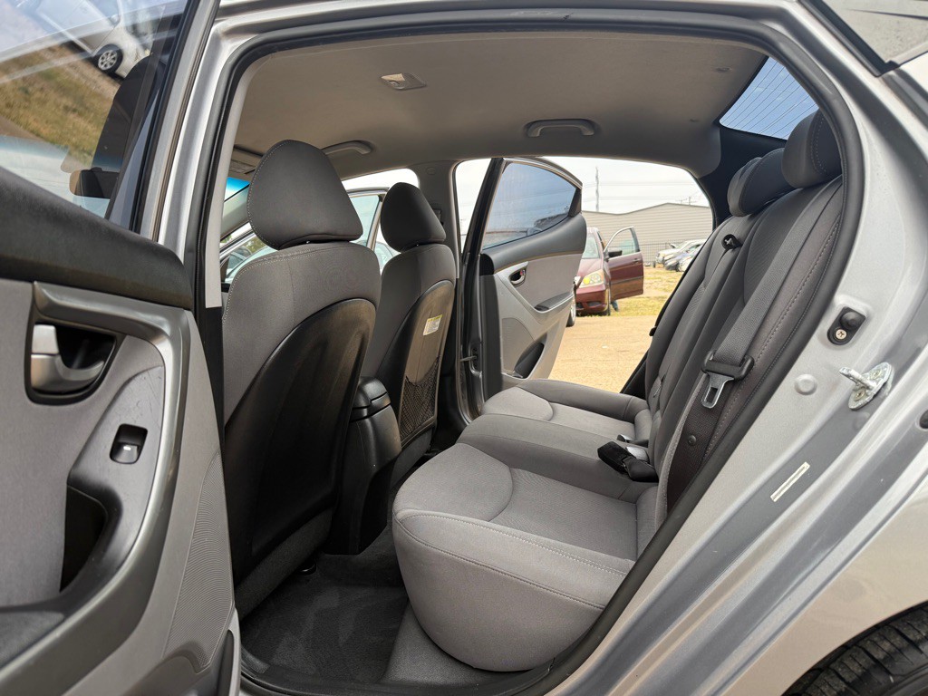 2014 Hyundai Elantra Image 16