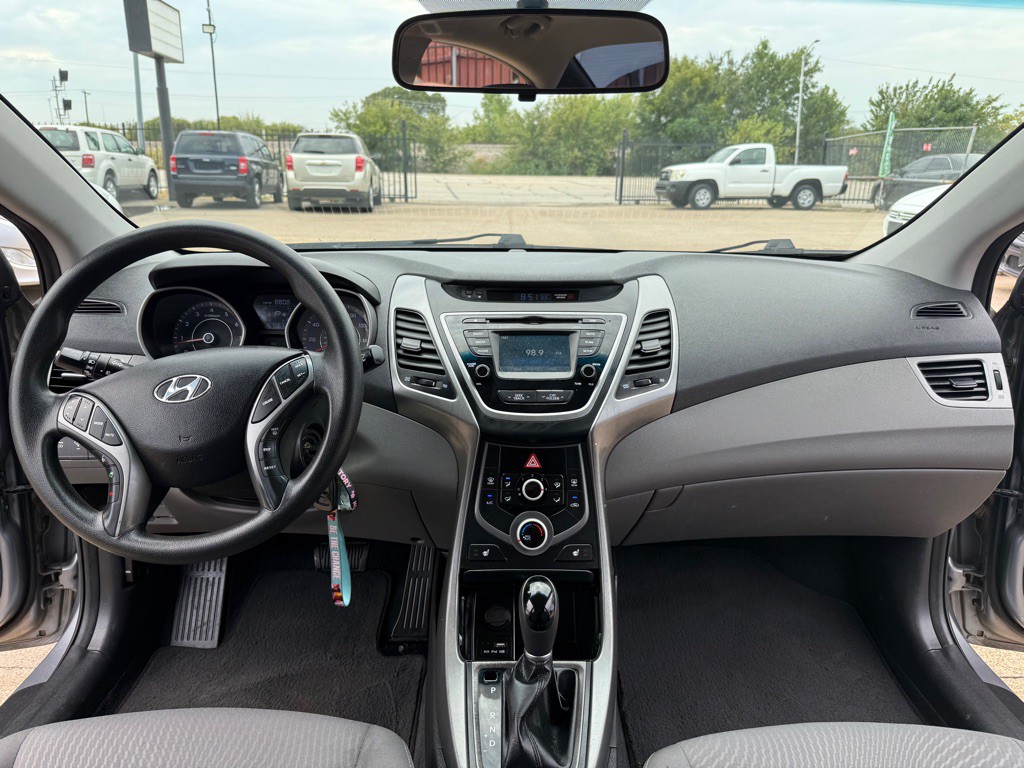 2014 Hyundai Elantra Image 21