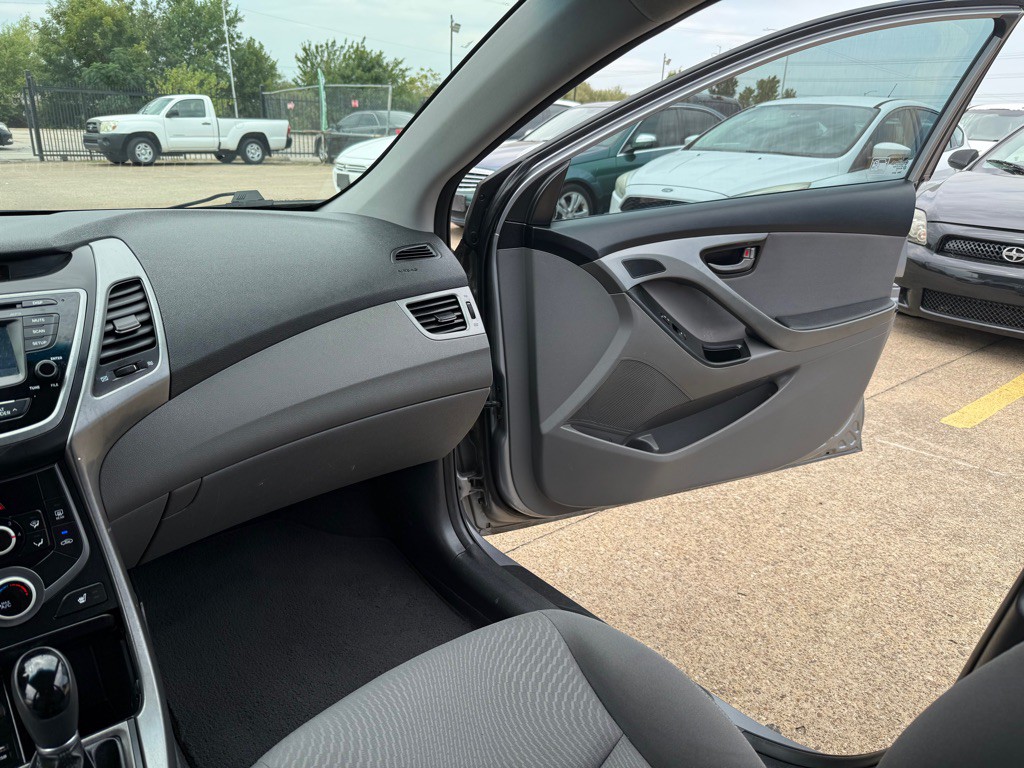 2014 Hyundai Elantra Image 22