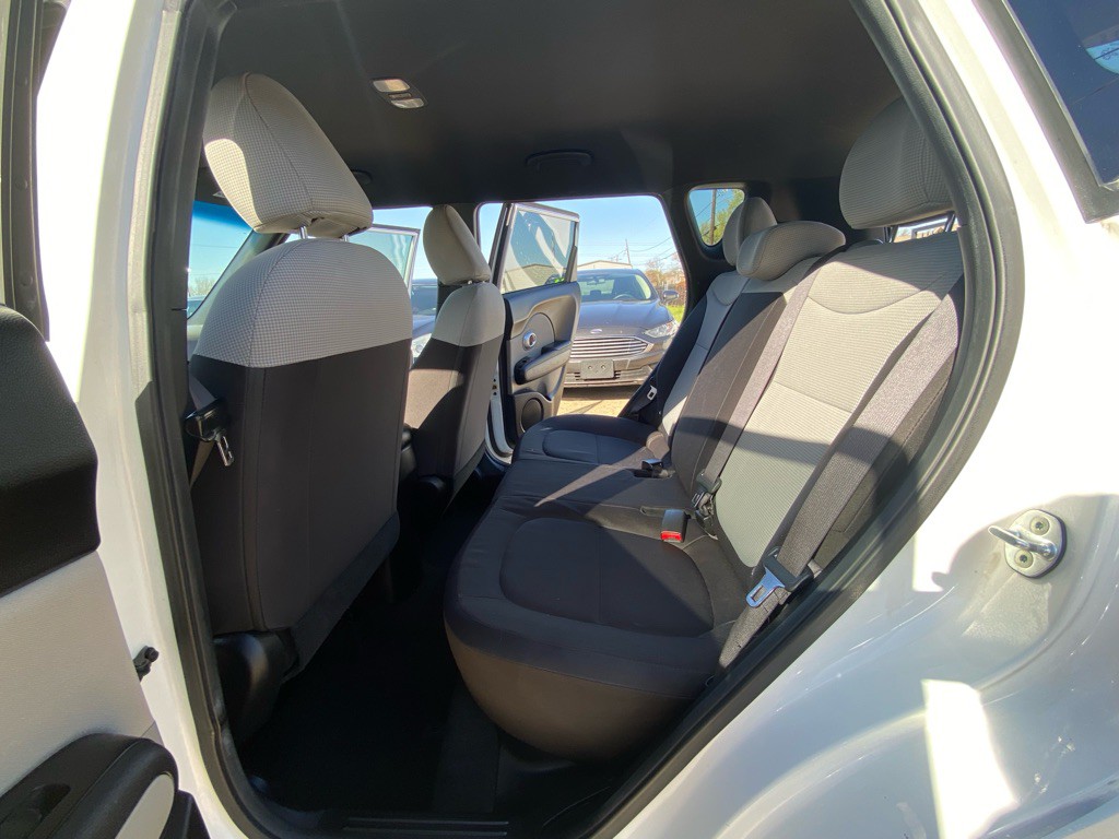 2016 Kia Soul Image 16