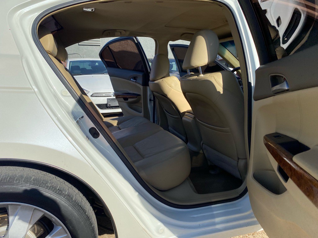 2009 Honda Accord Image 18