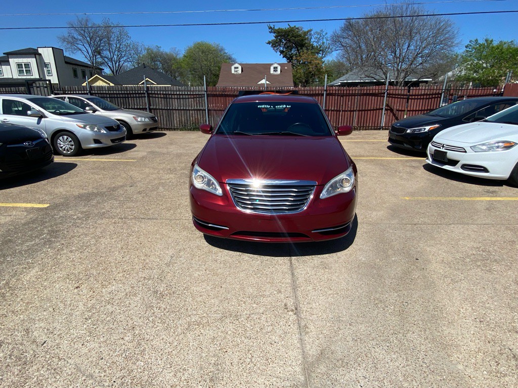 2012 Chrysler 200 Image 2