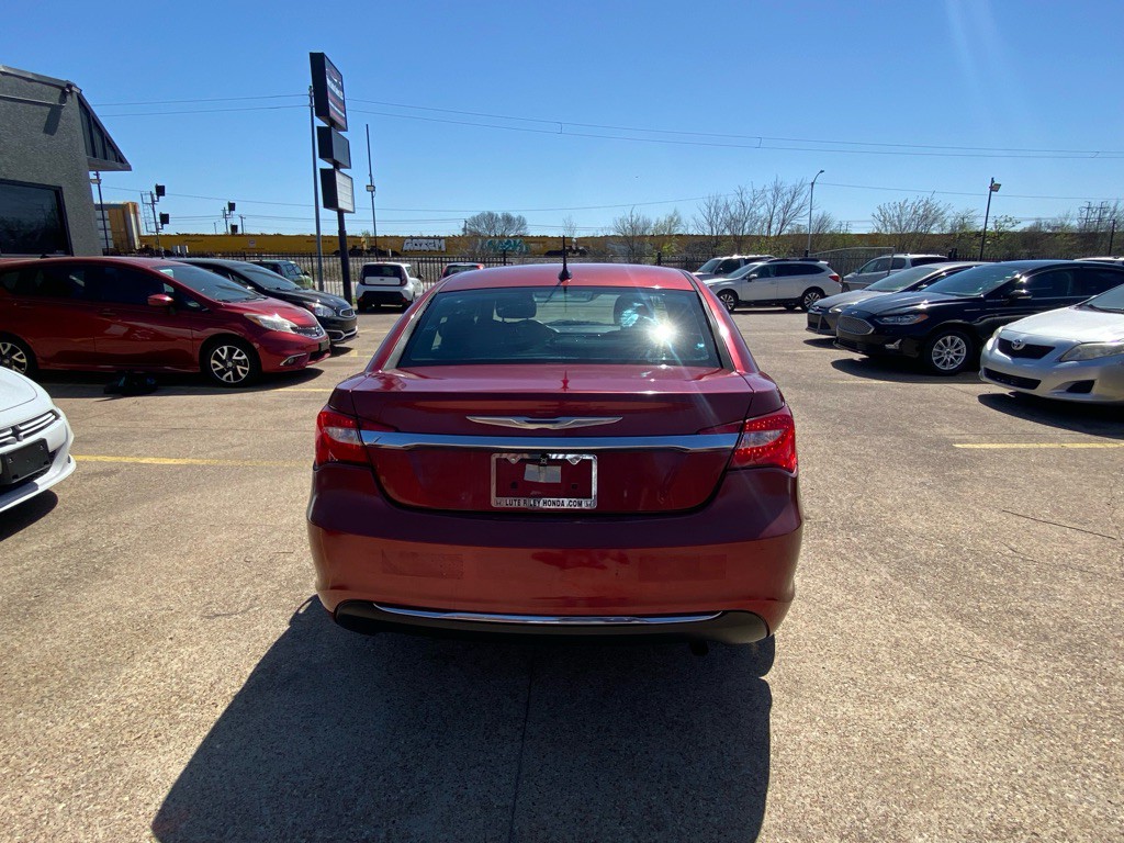 2012 Chrysler 200 Image 5