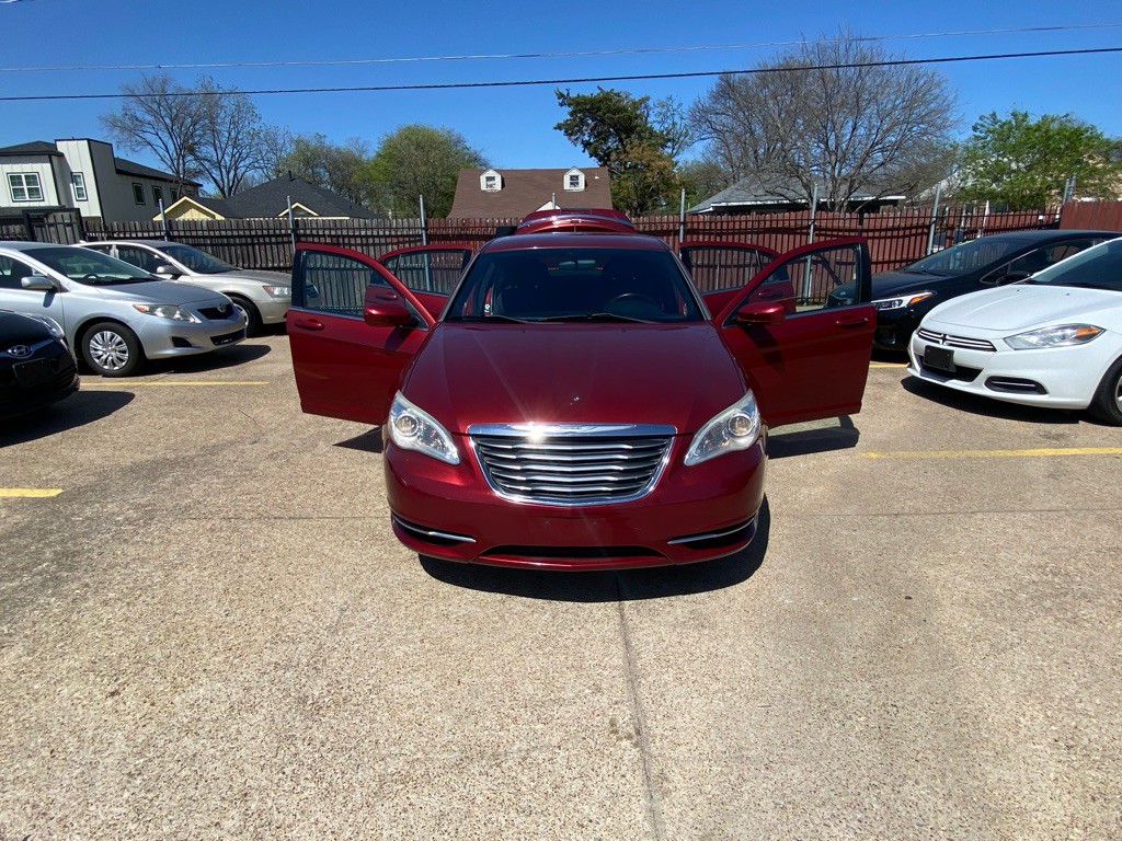 2012 Chrysler 200 Image 8