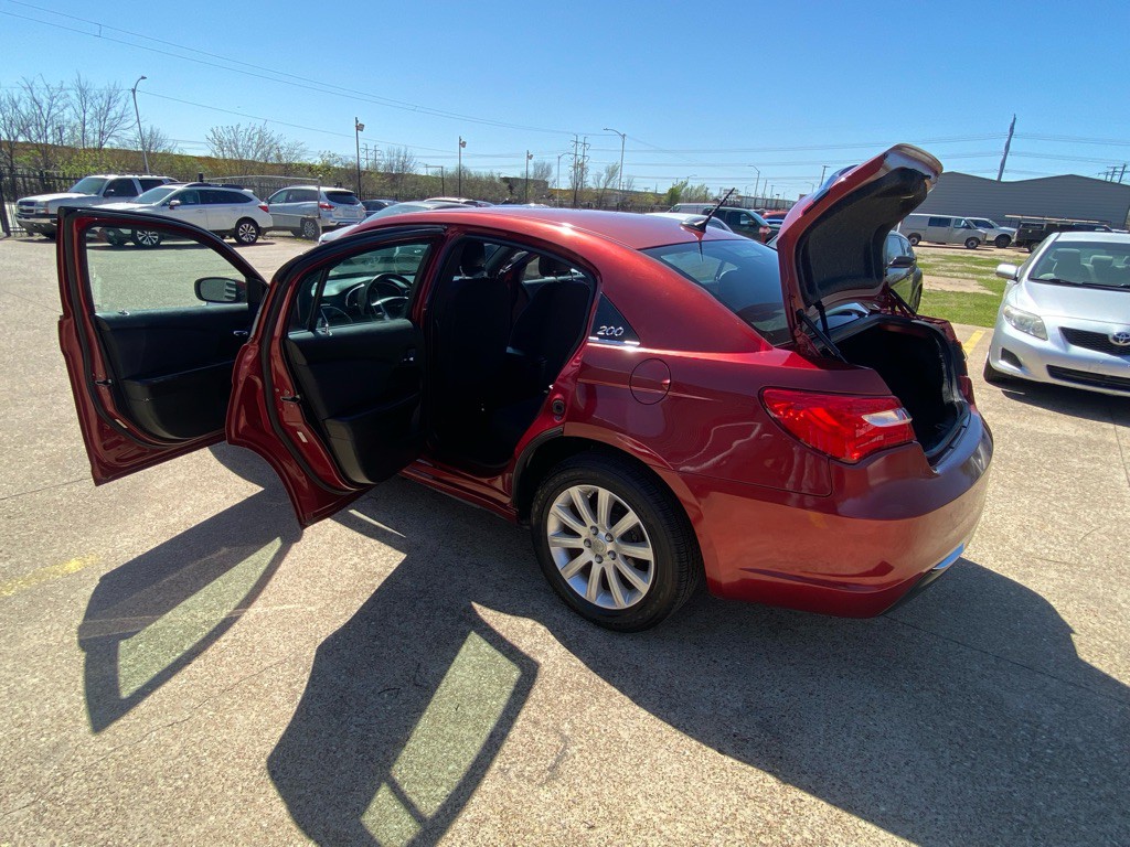 2012 Chrysler 200 Image 10