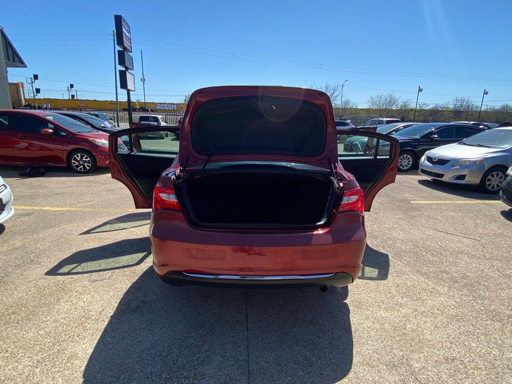 2012 Chrysler 200 Image 11