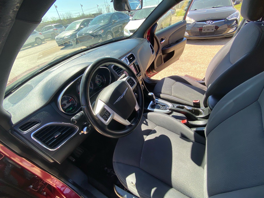 2012 Chrysler 200 Image 14