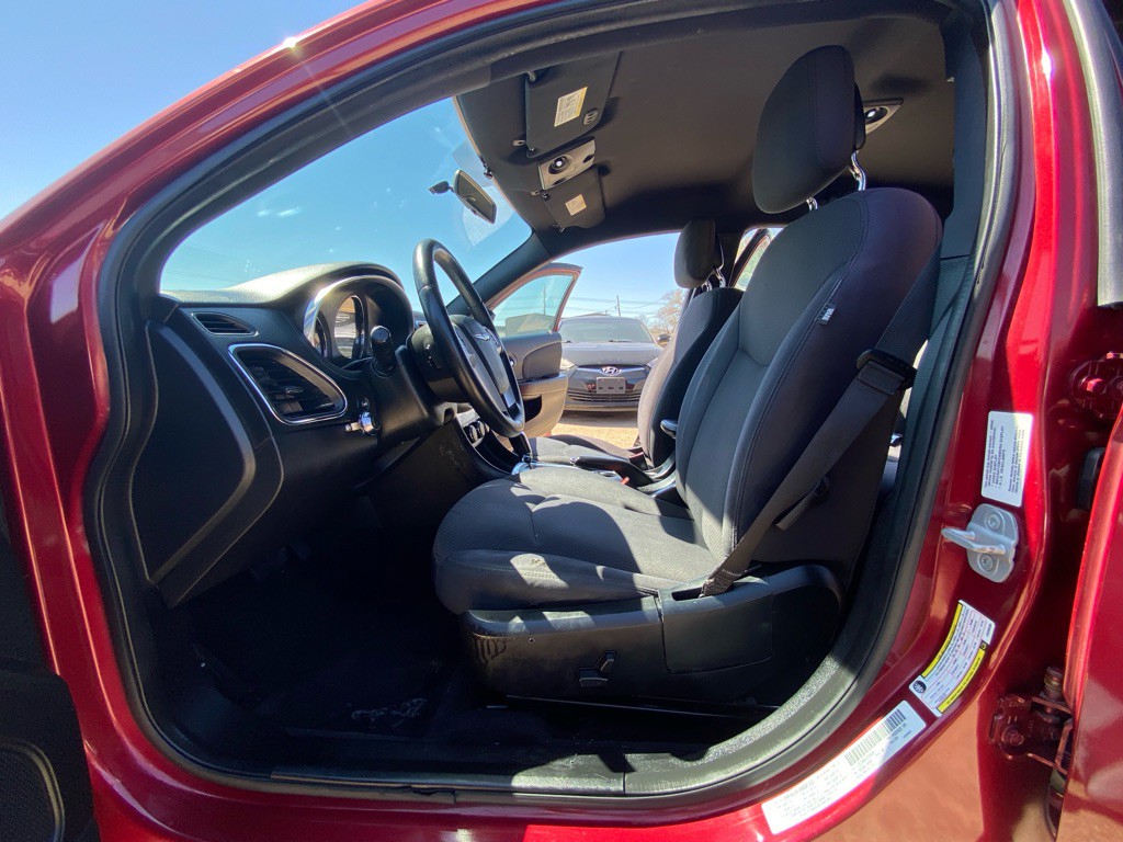 2012 Chrysler 200 Image 15