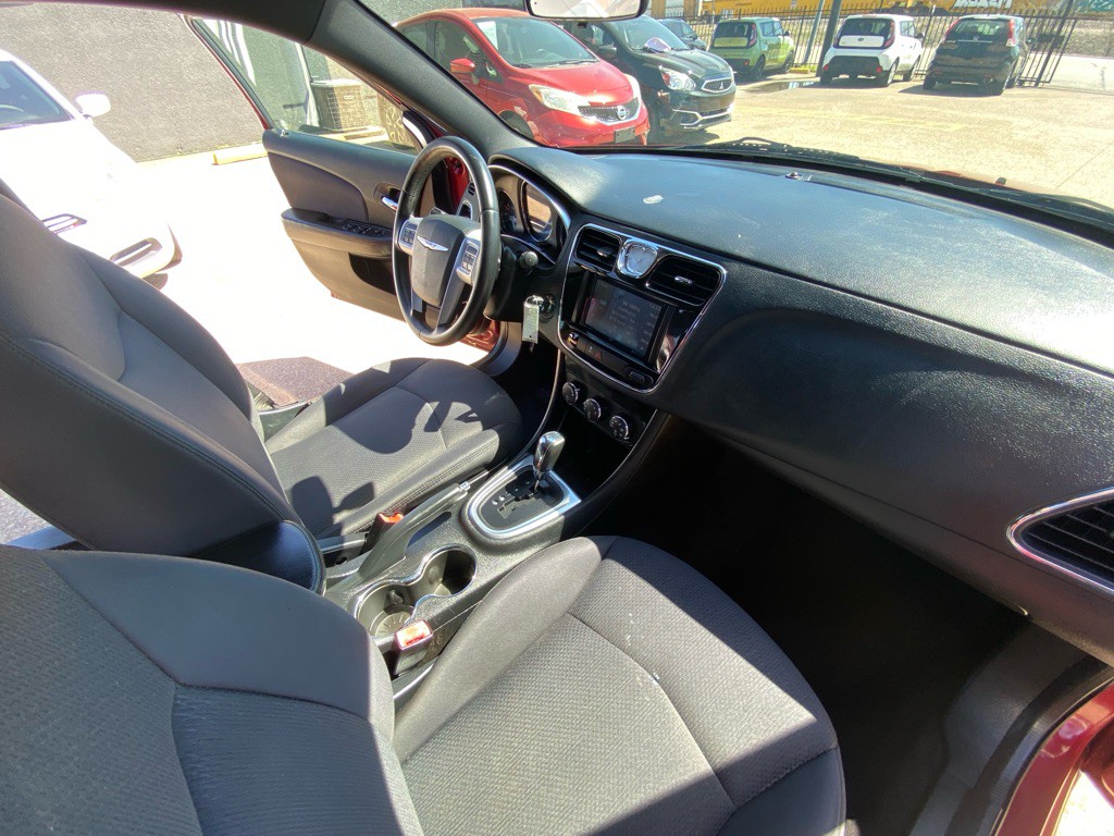 2012 Chrysler 200 Image 20