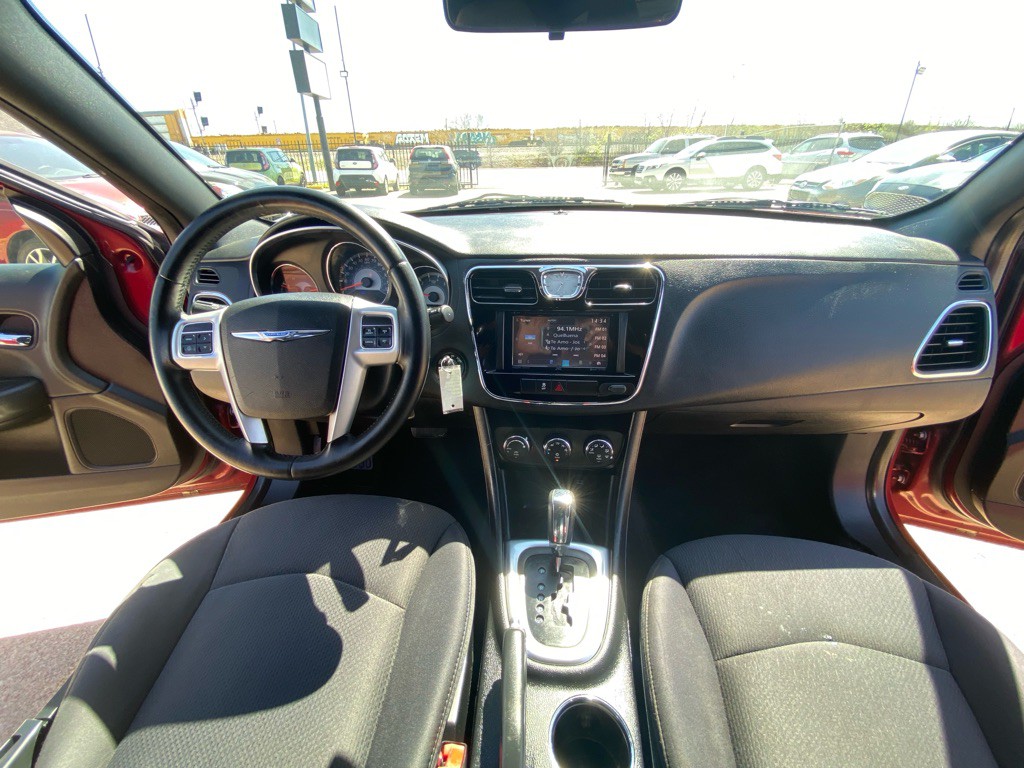 2012 Chrysler 200 Image 21