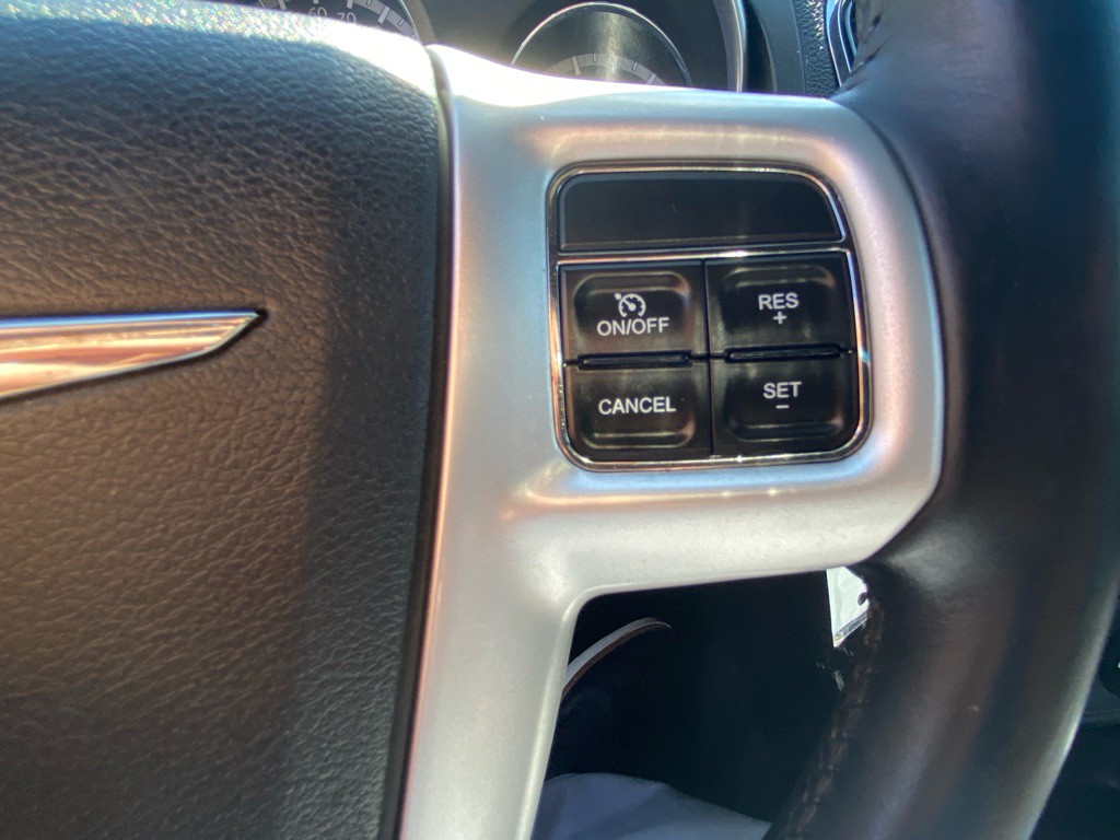 2012 Chrysler 200 Image 25