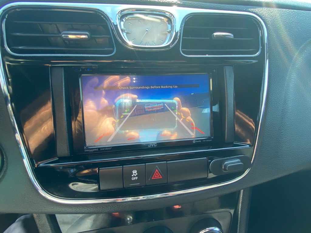 2012 Chrysler 200 Image 26