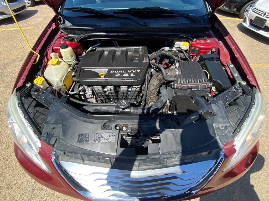 2012 Chrysler 200 Image 28