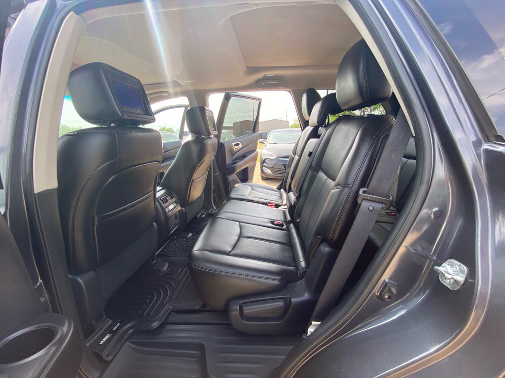 2014 Nissan Pathfinder Image 16