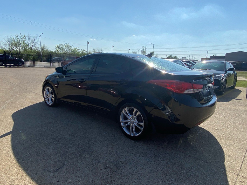 2013 Hyundai Elantra Image 4