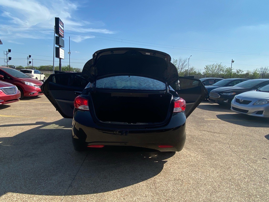 2013 Hyundai Elantra Image 11