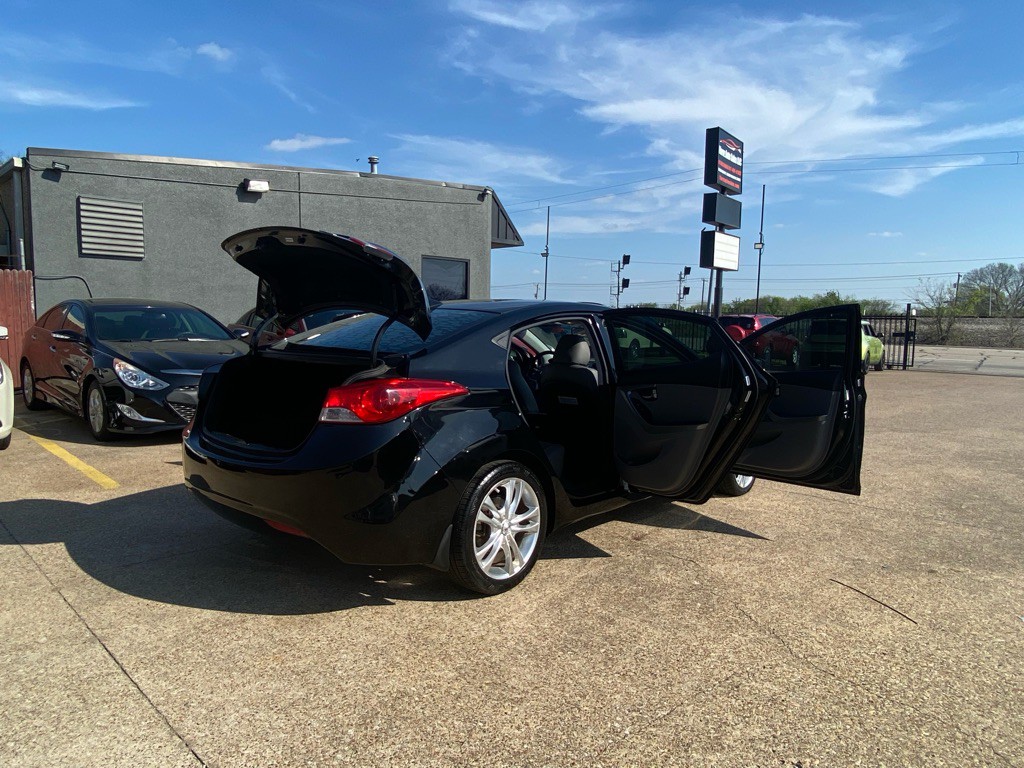 2013 Hyundai Elantra Image 12