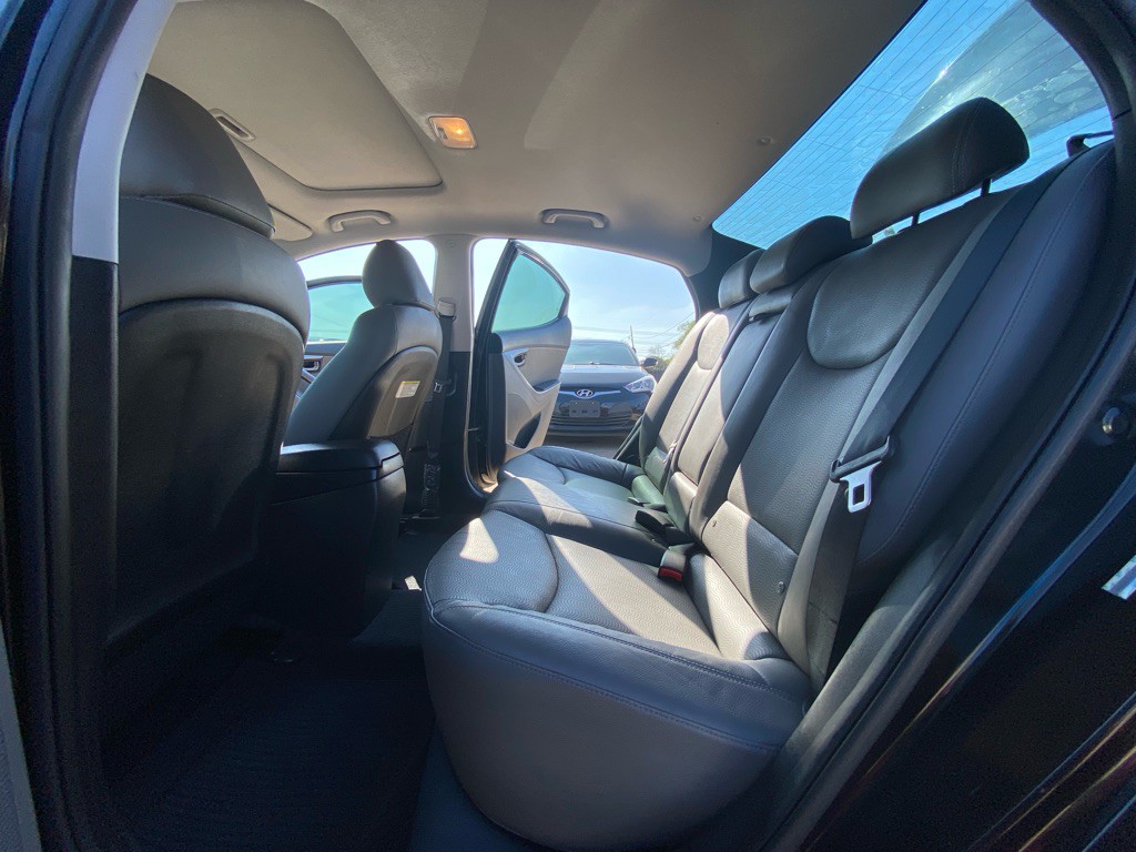 2013 Hyundai Elantra Image 16