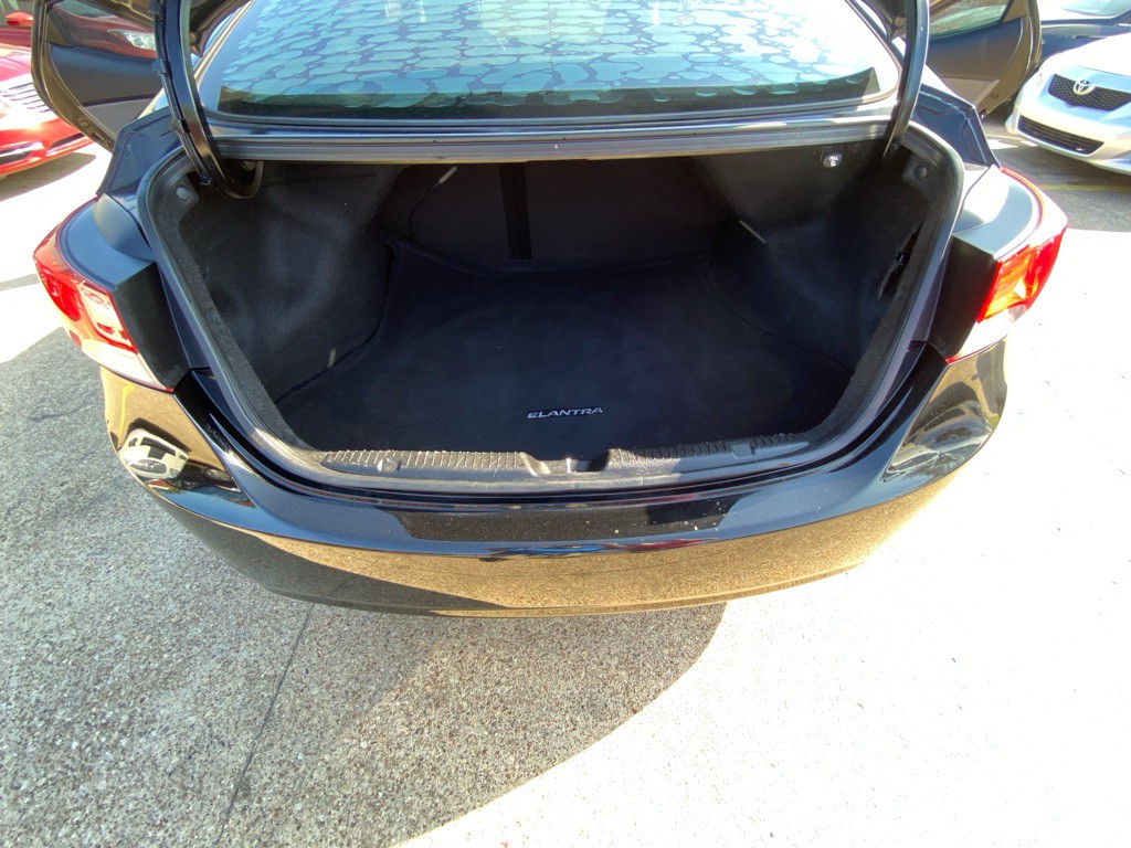 2013 Hyundai Elantra Image 17