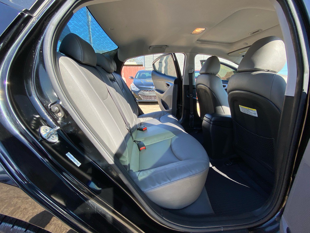 2013 Hyundai Elantra Image 18