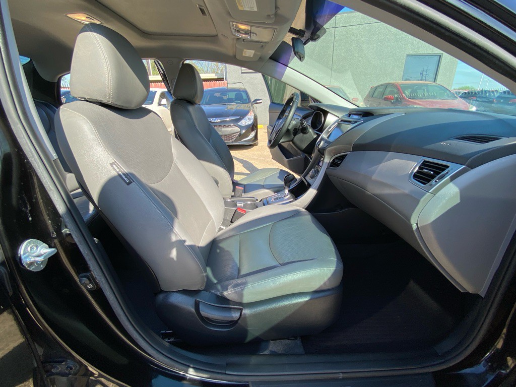 2013 Hyundai Elantra Image 19