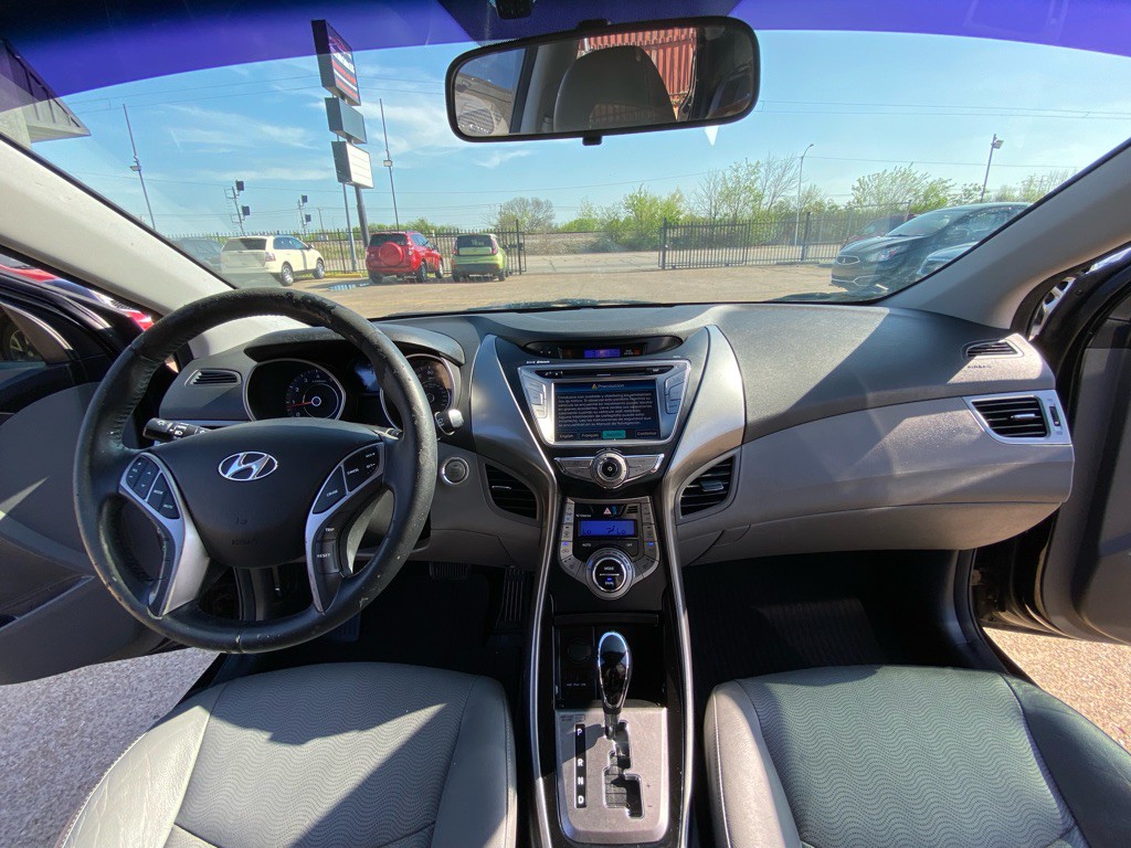 2013 Hyundai Elantra Image 21