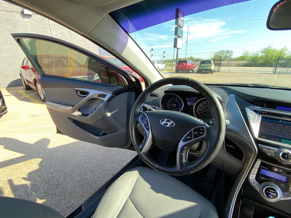 2013 Hyundai Elantra Image 23