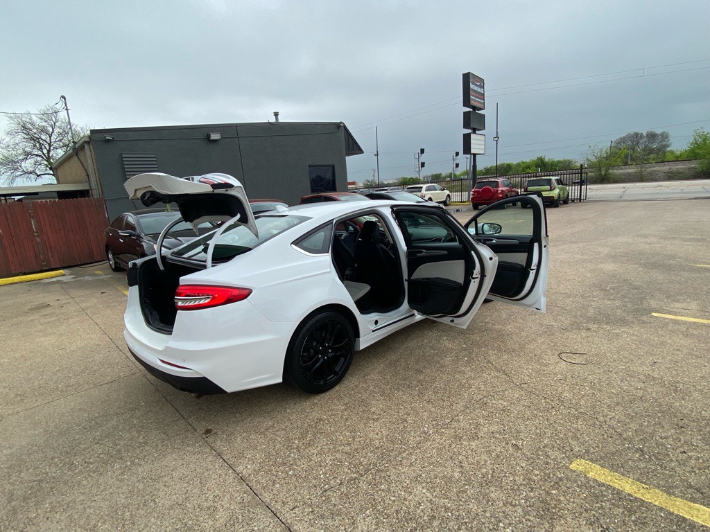 2020 Ford Fusion Image 12