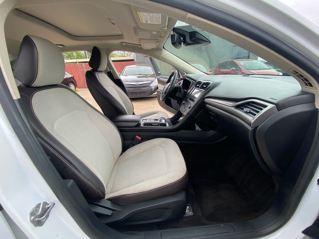 2020 Ford Fusion Image 19