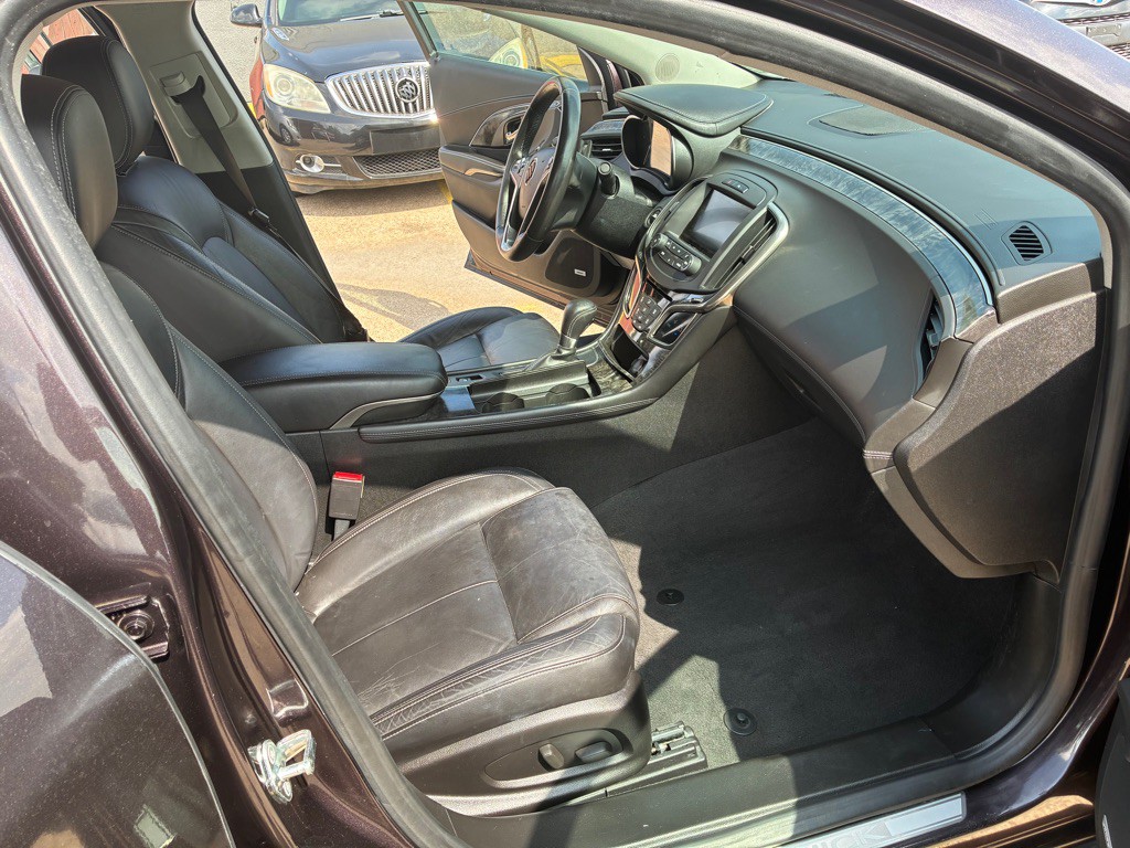 2015 Buick Lacrosse Image 18