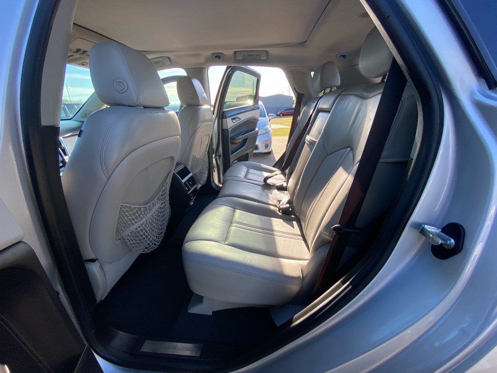 2016 Cadillac SRX Image 16