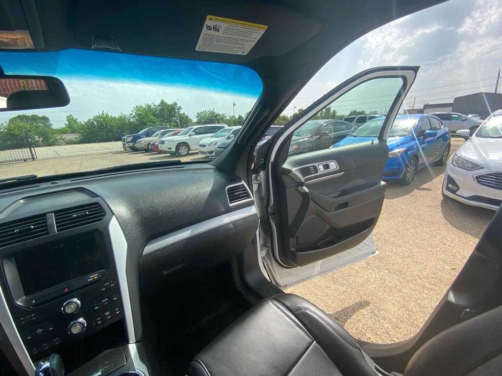 2012 Ford Explorer Image 24