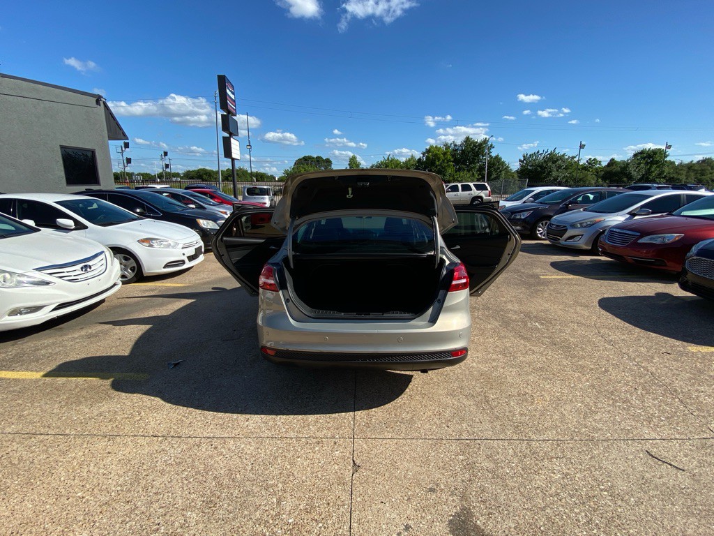 2015 Ford Focus Image 11