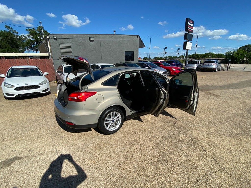 2015 Ford Focus Image 12