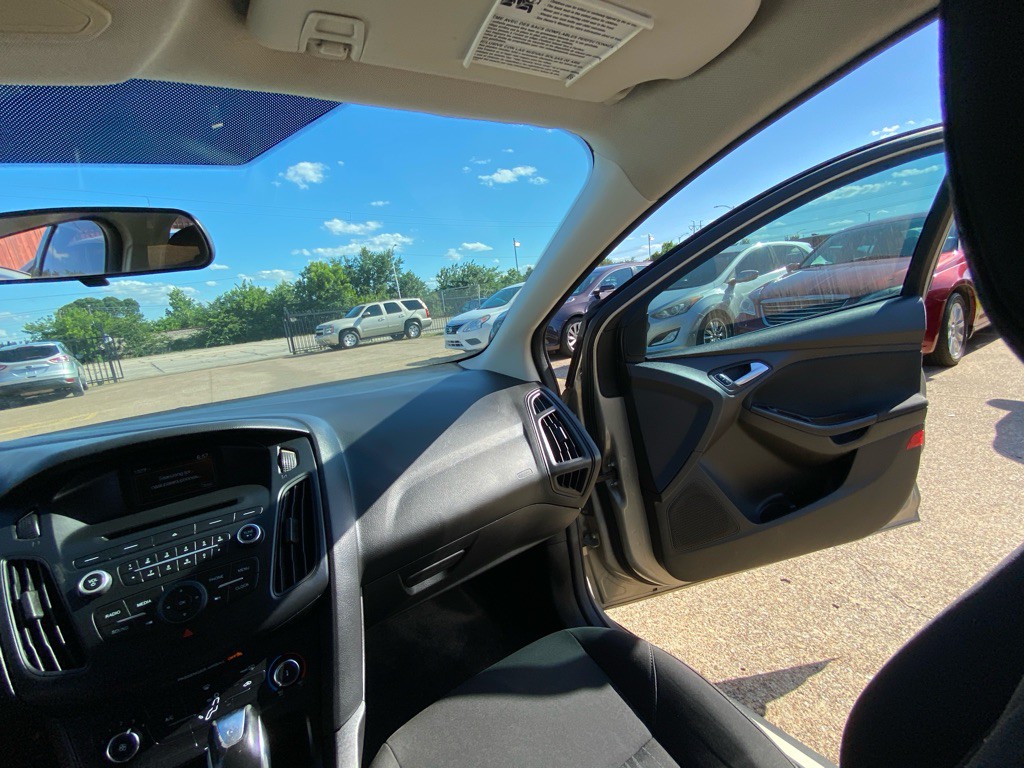 2015 Ford Focus Image 22