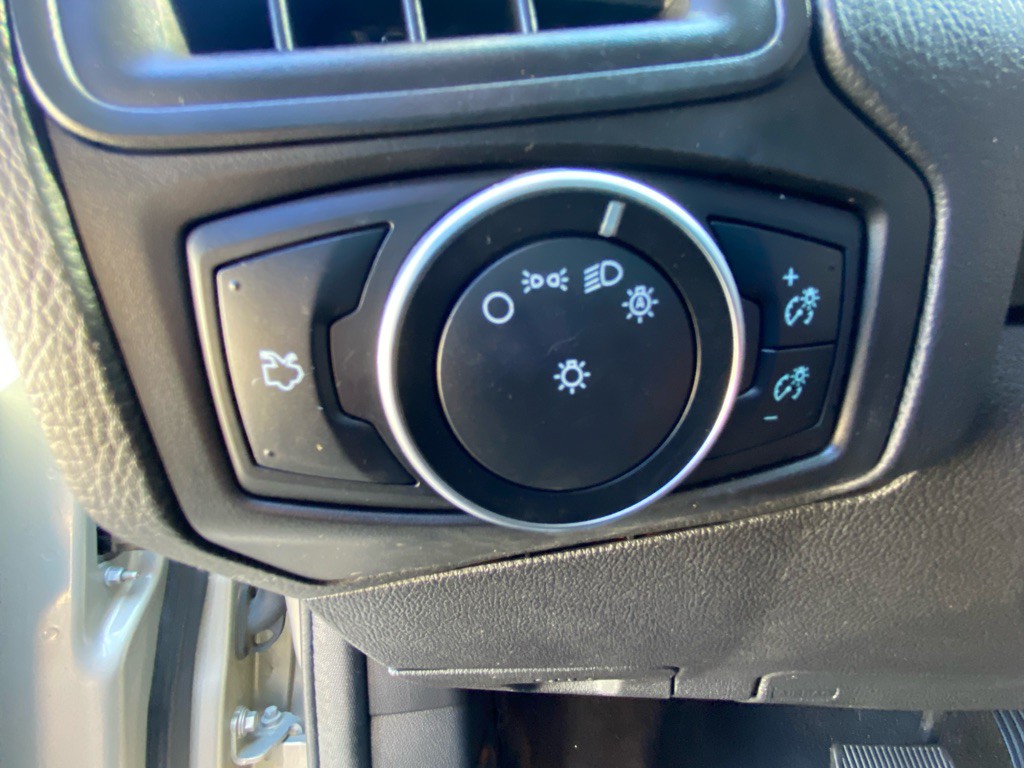 2015 Ford Focus Image 24