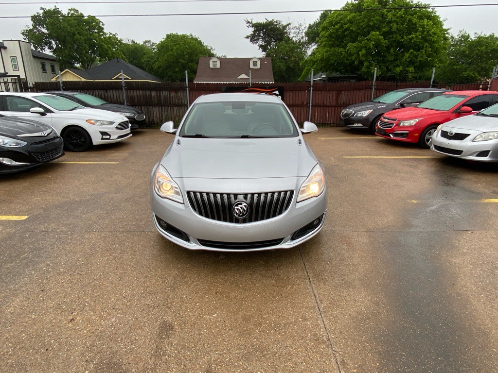 2016 Buick Regal Image 2