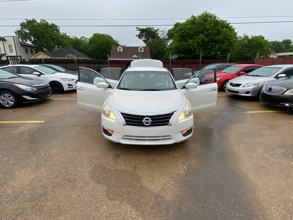 2014 Nissan Altima Image 8