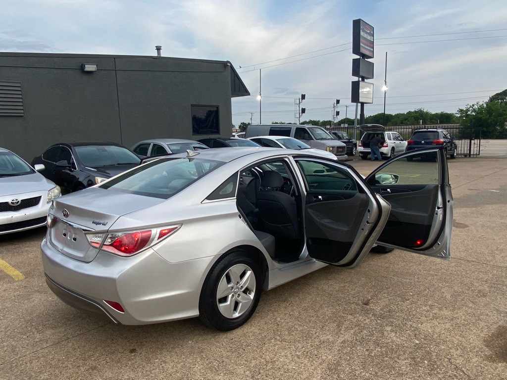 2011 Hyundai Sonata Image 12