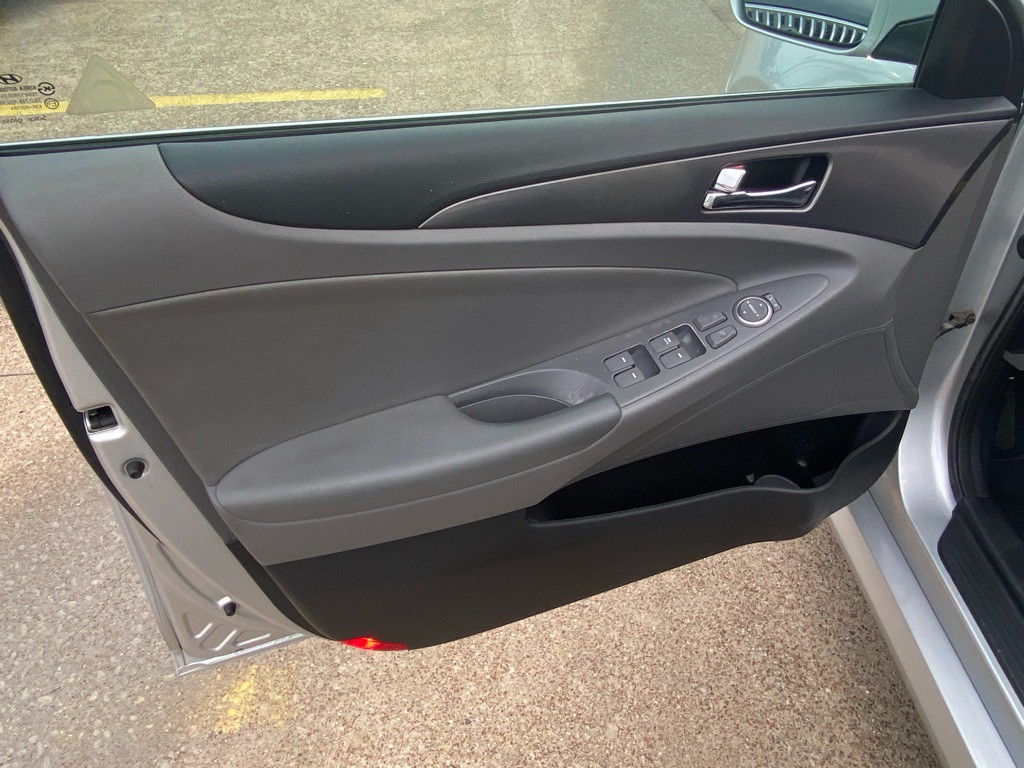 2011 Hyundai Sonata Image 13