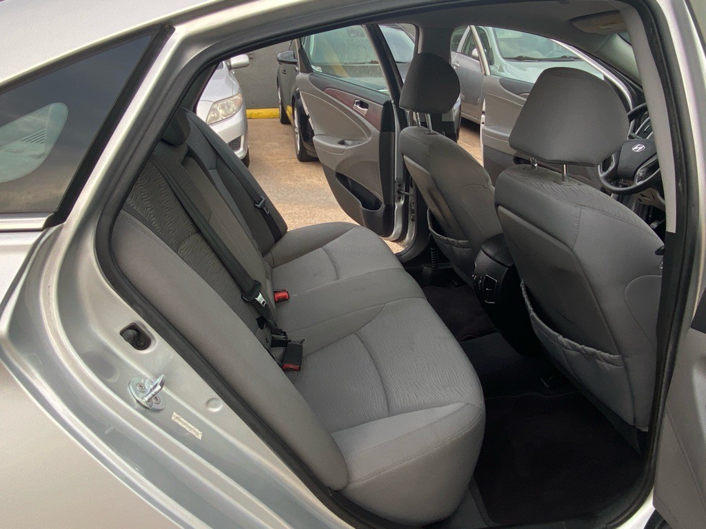 2011 Hyundai Sonata Image 17