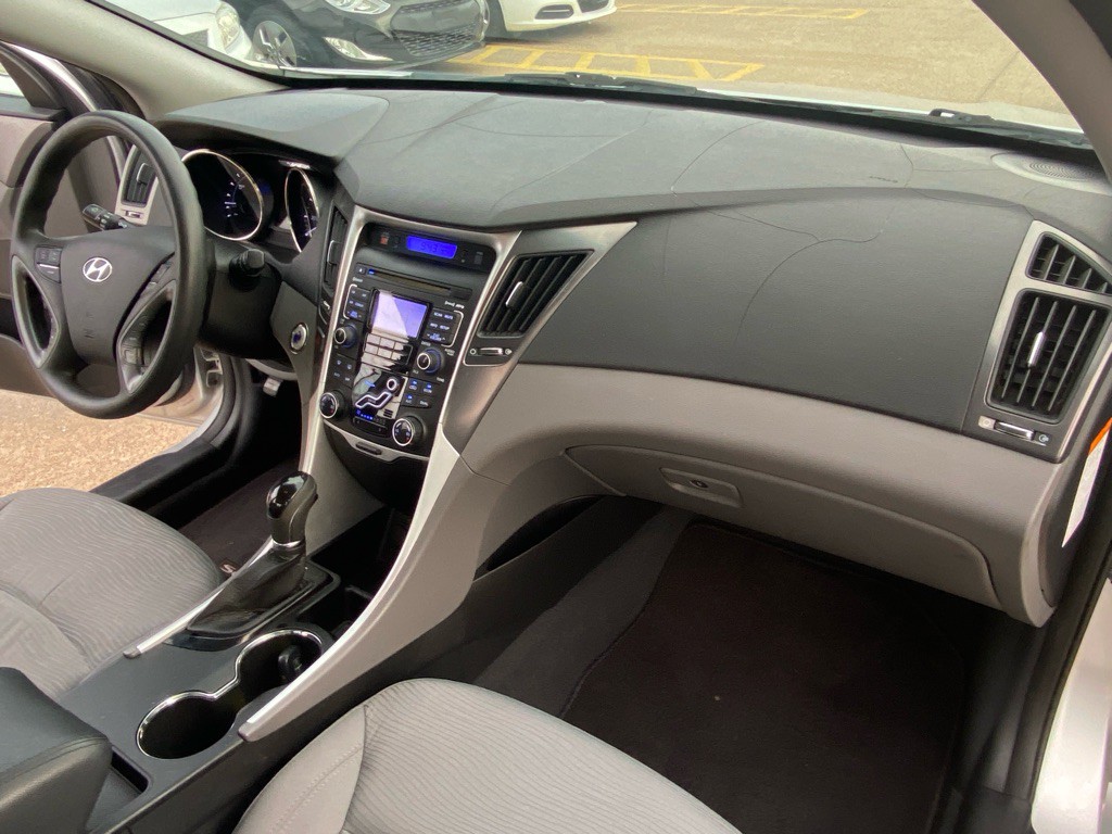 2011 Hyundai Sonata Image 19