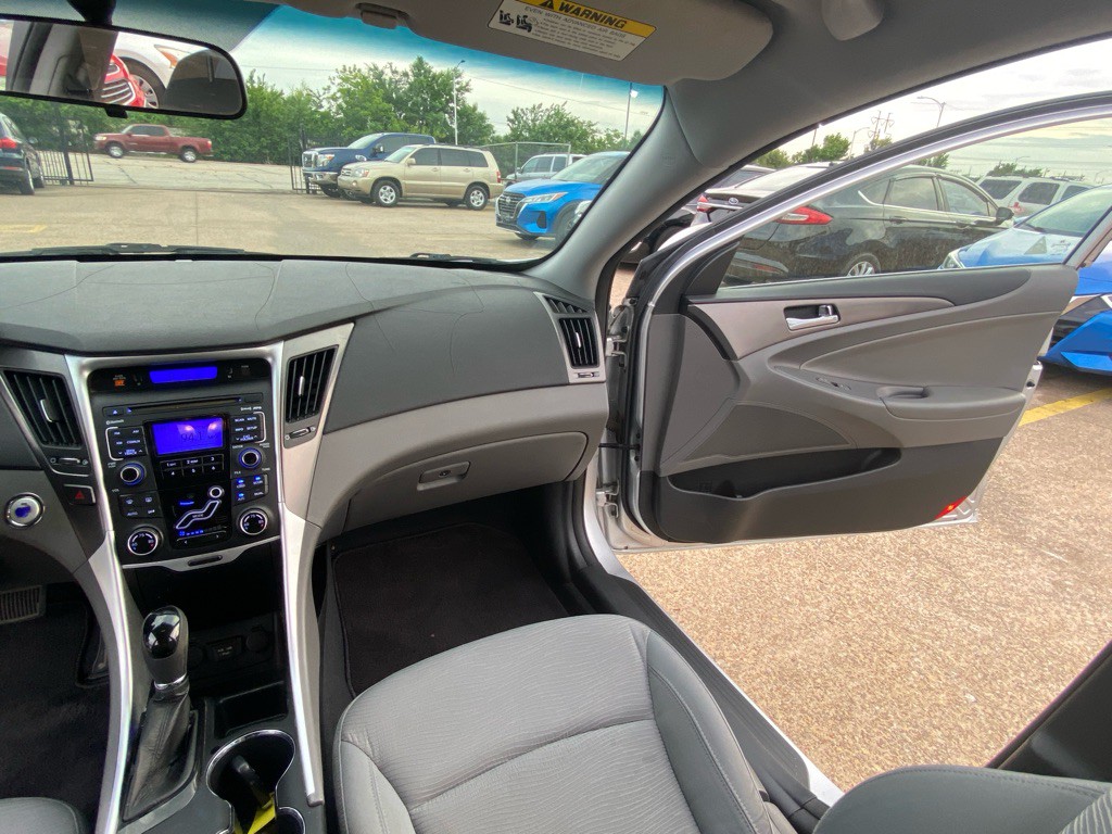 2011 Hyundai Sonata Image 21