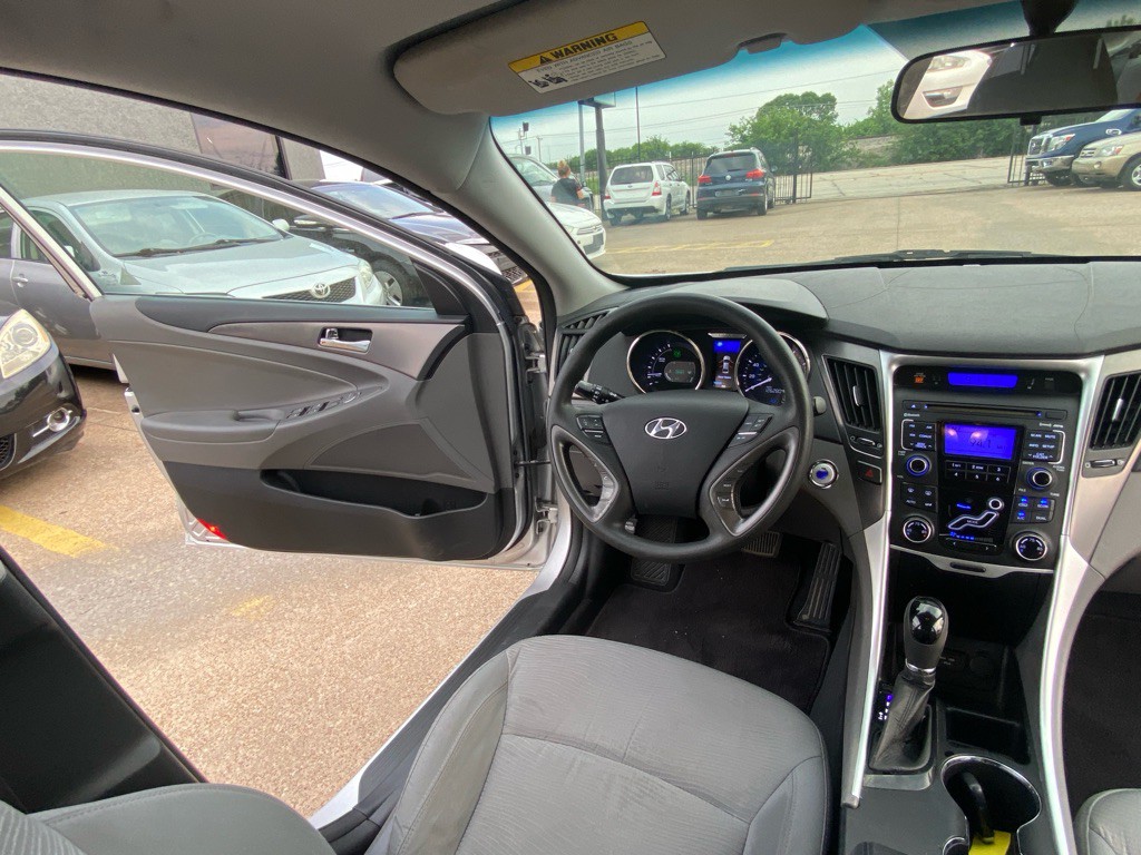 2011 Hyundai Sonata Image 22