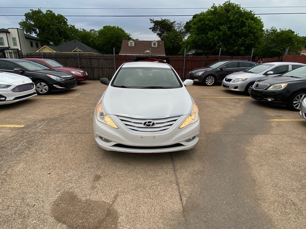 2013 Hyundai Sonata Image 2