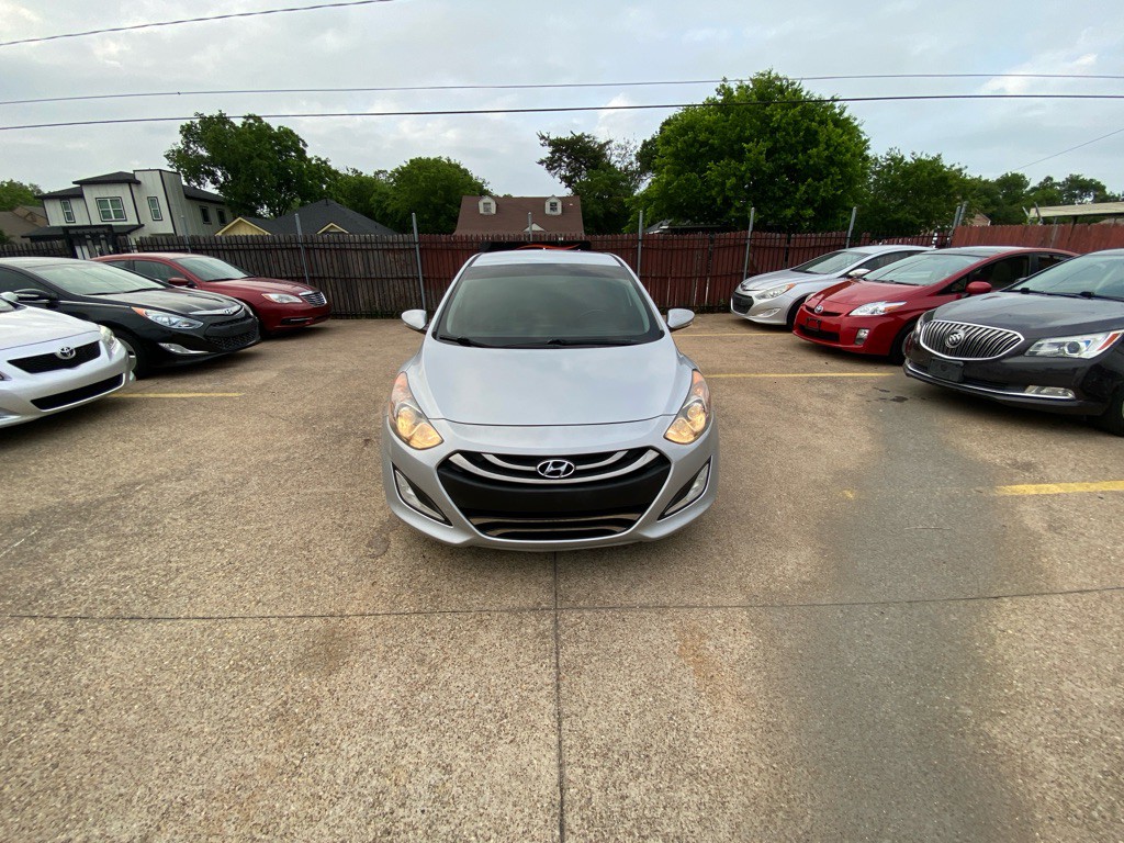 2014 Hyundai Elantra Image 2