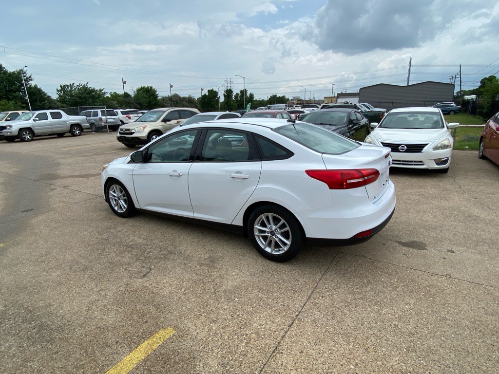 2016 Ford Focus Image 4