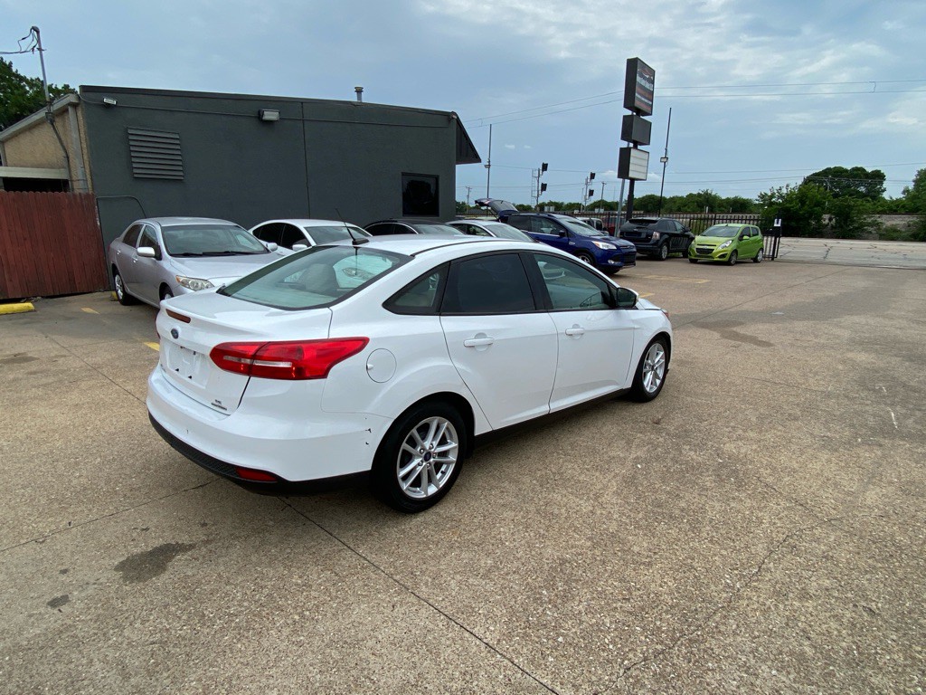 2016 Ford Focus Image 6
