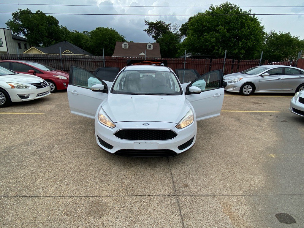 2016 Ford Focus Image 8